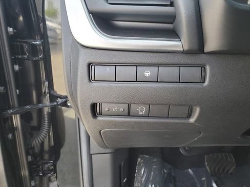 Certified 2023 Nissan Rogue SV FWD image 15