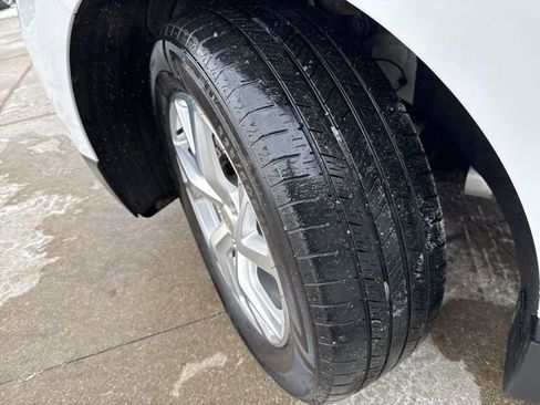 Used 2021 Chevrolet Equinox LT image 50