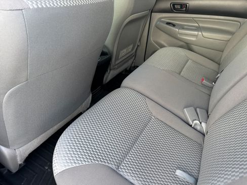 Used 2015 Toyota Tacoma PreRunner w/ SR5 Package RWD image 4