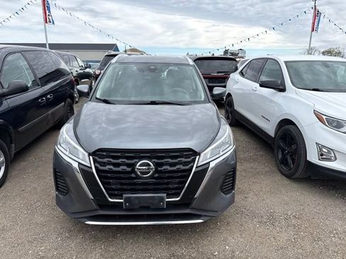 Used 2021 Nissan Kicks SV FWD image 2