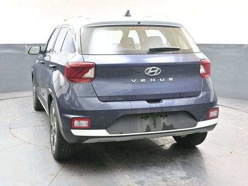 Used 2022 Hyundai Venue Limited FWD image 4
