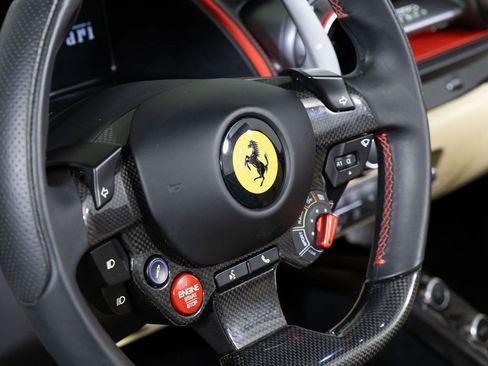 Used 2021 Ferrari 812 GTS image 31