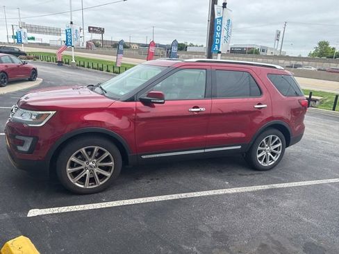 Used 2017 Ford Explorer Limited w/ Equipment Group 301A AWD/4WD image 26