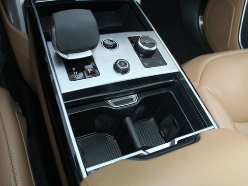 Used 2023 Land Rover Range Rover SE image 16