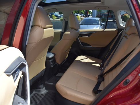 Used 2020 Toyota RAV4 Limited AWD/4WD image 20