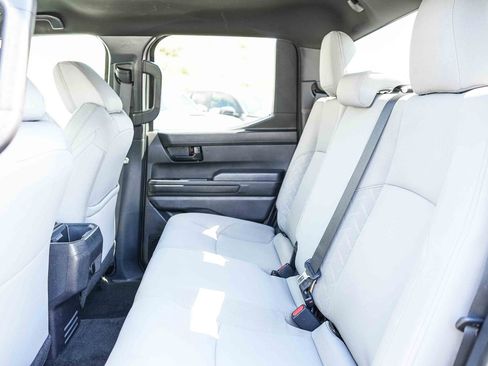 Certified 2024 Toyota Tacoma SR5 AWD/4WD image 18