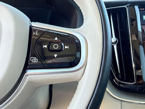 Used 2023 Volvo XC60 B6 Ultimate w/ Climate Package image 37