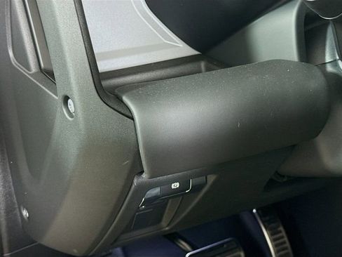 Certified 2025 Land Rover Defender 110 V8 AWD/4WD image 10