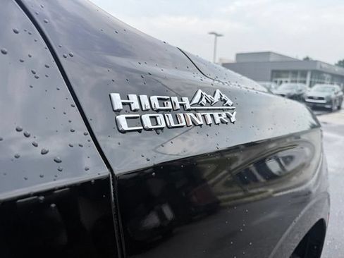 Used 2026 Chevrolet Suburban High Country w/ Sun And Tow Package AWD/4WD image 24
