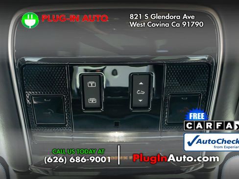 Used 2025 Land Rover Range Rover SV image 24