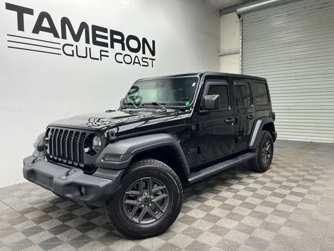 Used 2024 Jeep Wrangler Unlimited Sport AWD/4WD image 2