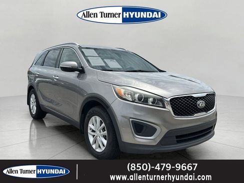 Used 2017 Kia Sorento FWD w/ LX Convenience Package image 1