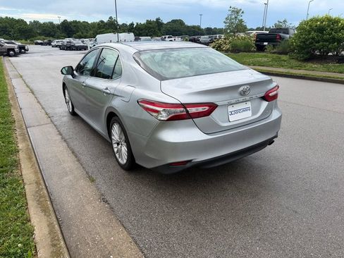 Used 2018 Toyota Camry XLE FWD image 4