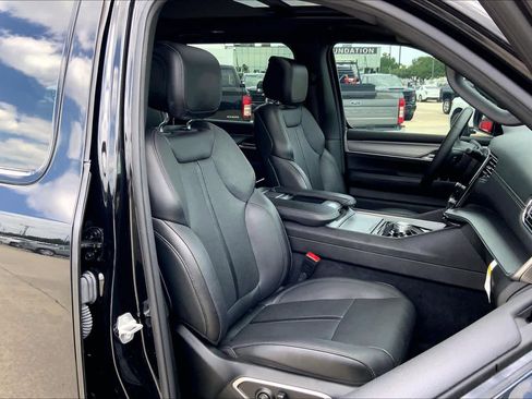 Used 2023 Jeep Wagoneer Series II RWD image 9