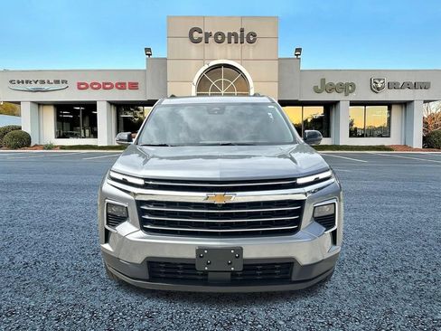 Used 2026 Chevrolet Traverse LT FWD image 8