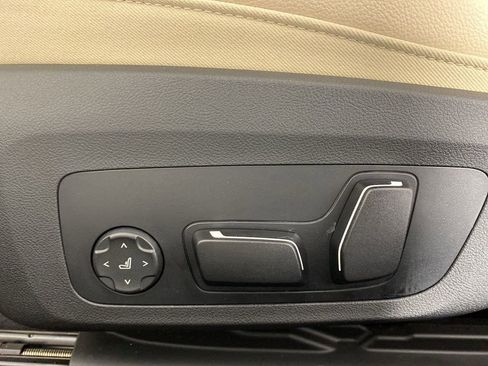 Used 2025 BMW 430i xDrive Coupe w/ Premium Package image 9