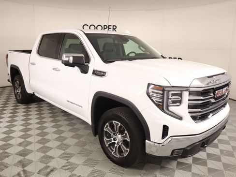 Used 2025 GMC Sierra 1500 SLT image 1