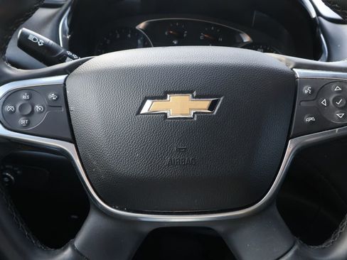 Used 2023 Chevrolet Traverse LT image 16