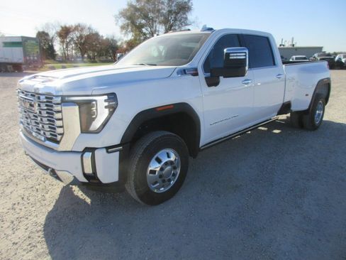 New 2026 GMC Sierra 3500 Denali w/ Denali Reserve Package AWD/4WD image 10