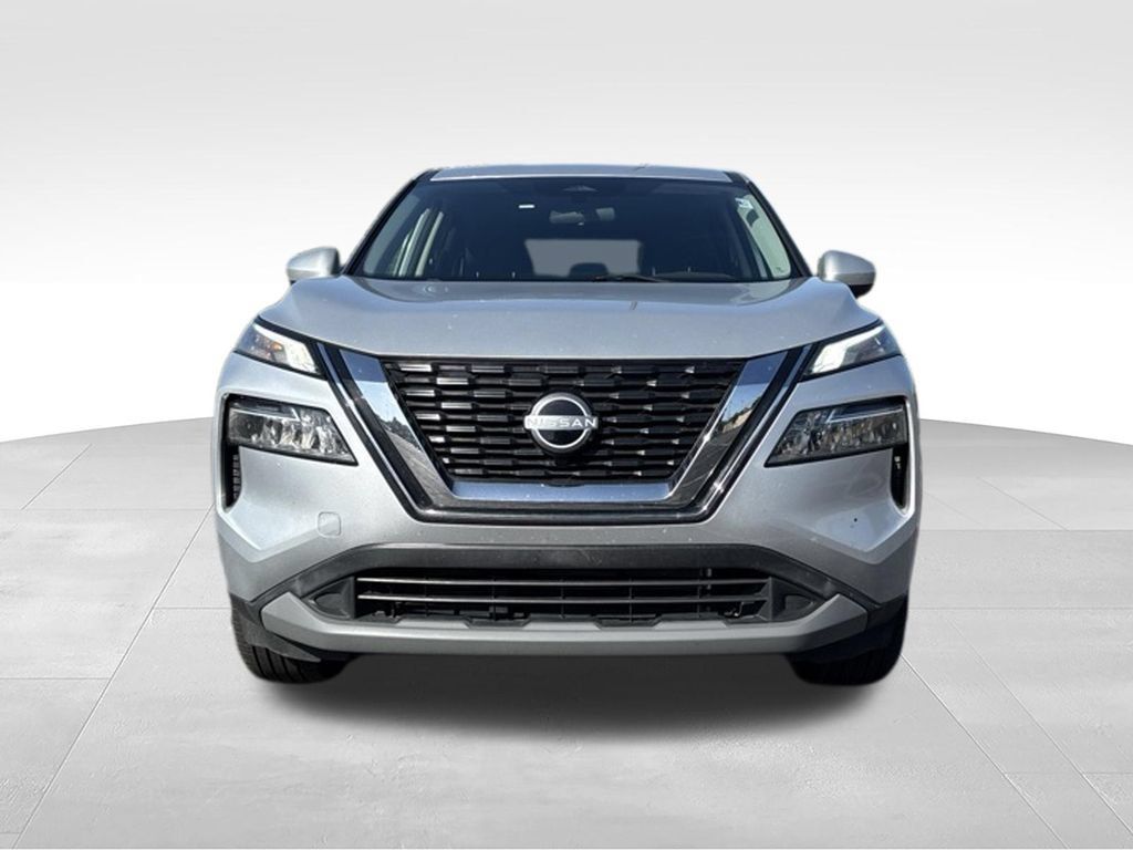 Used 2023 Nissan Rogue SV FWD image 2