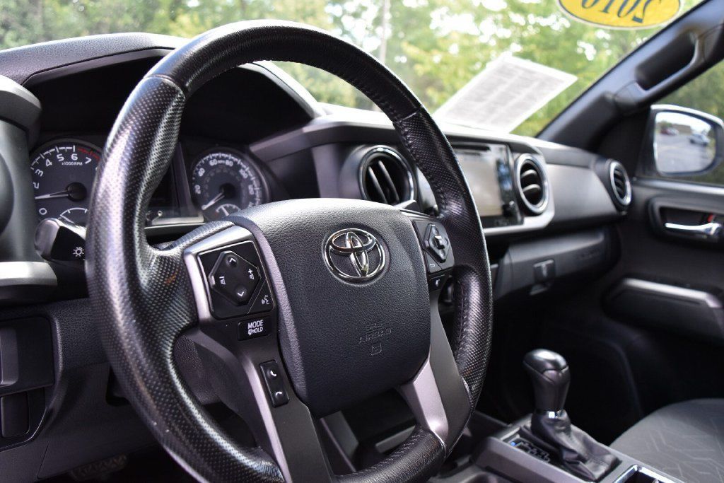 Used 2016 Toyota Tacoma TRD Sport w/ Towing Package AWD/4WD image 14