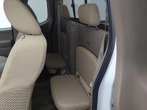 Used 2016 Nissan Frontier SV image 18