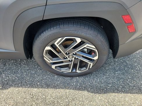 Used 2025 Hyundai Tucson Limited FWD image 6