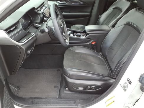 Used 2023 Jeep Grand Cherokee Altitude image 10