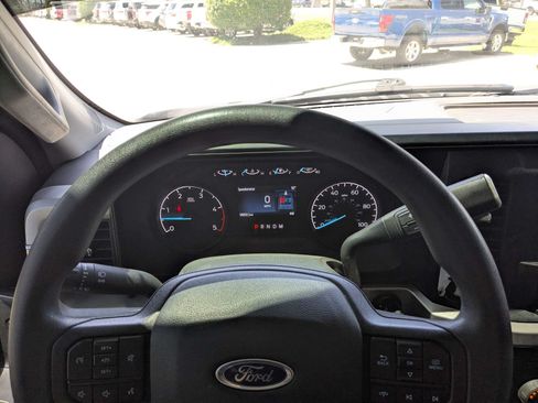 Used 2024 Ford F350 XLT AWD/4WD image 29