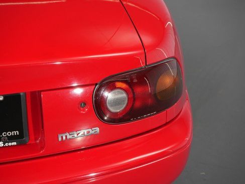 Used 1990 MAZDA MX-5 Miata RWD image 21
