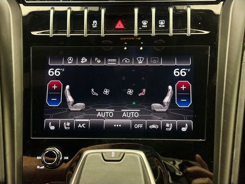 Used 2022 Lamborghini Urus AWD/4WD image 16