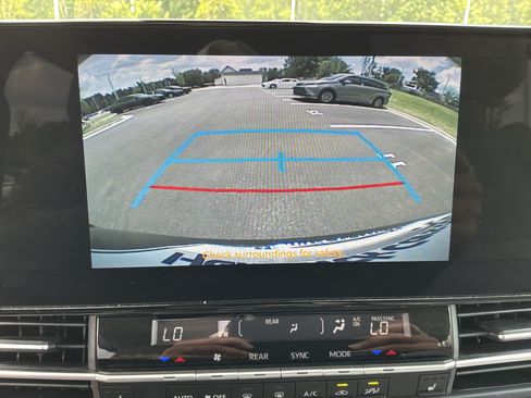 Used 2026 Toyota Sienna XLE FWD image 25