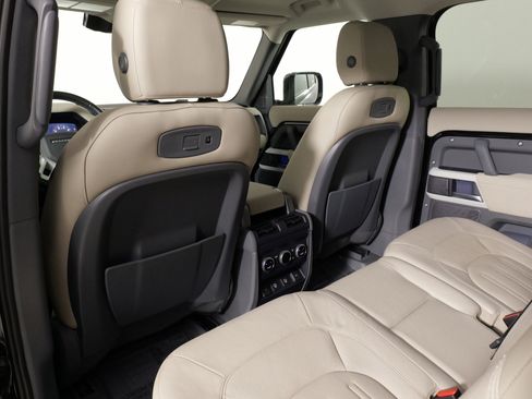 Used 2022 Land Rover Defender 110 SE image 34