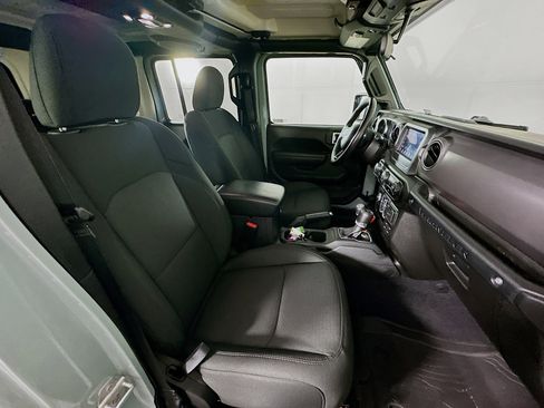 Used 2023 Jeep Wrangler Unlimited w/ Cold Weather Group AWD/4WD image 28