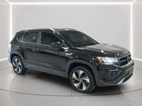 Used 2023 Volkswagen Taos SE w/ Panoramic Sunroof Package AWD/4WD image 8