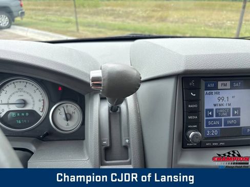 Used 2010 Chrysler Town & Country Limited w/ Flexible Seating Group FWD image 29