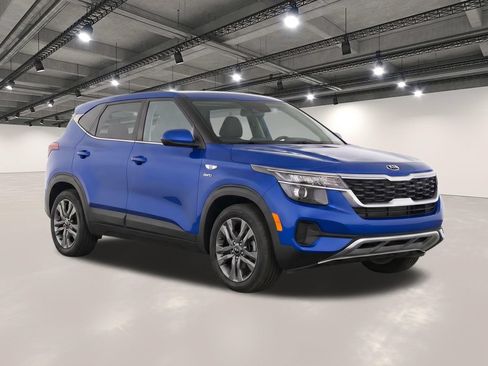 Used 2021 Kia Seltos LX AWD/4WD image 2