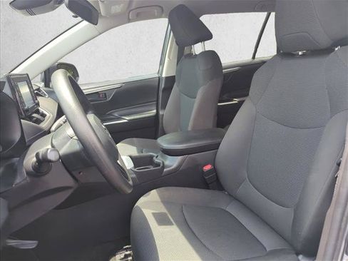 Used 2022 Toyota RAV4 LE AWD/4WD image 18