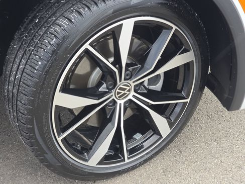 Certified 2024 Volkswagen Tiguan SEL R-Line image 14