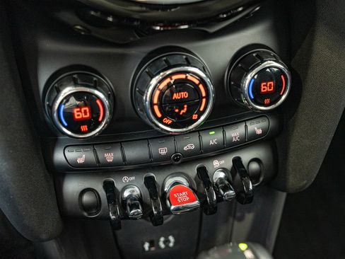 Used 2018 MINI Cooper 2-Door Hardtop FWD image 32