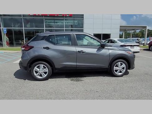 New 2025 Nissan Kicks Play S image 34