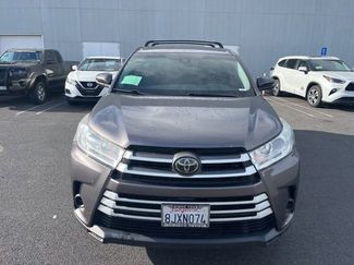 Used 2019 Toyota Highlander LE w/ Carpet Mat Package (TMS) video 2