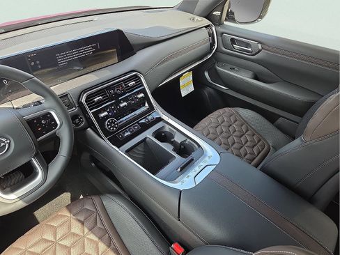 New 2026 Nissan Armada Platinum Reserve image 13