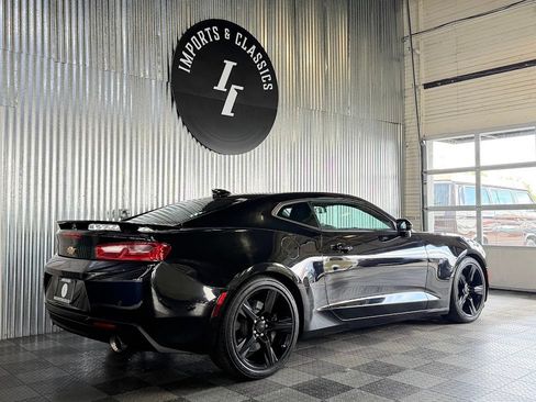 Used 2018 Chevrolet Camaro SS RWD image 3