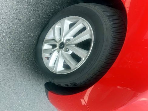 Used 2018 Kia Soul + FWD image 4