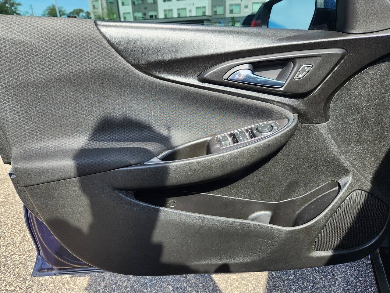 Used 2018 Chevrolet Malibu LT FWD image 19