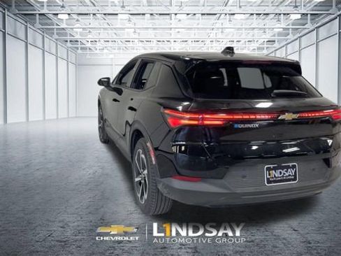 Used 2026 Chevrolet Equinox EV LT FWD image 8