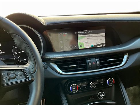 Used 2024 Alfa Romeo Stelvio Ti image 10