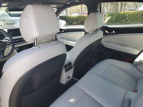 Used 2025 Genesis G70 2.5T image 18