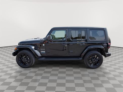 Used 2023 Jeep Wrangler Unlimited Sahara w/ Cold Weather Group AWD/4WD image 8
